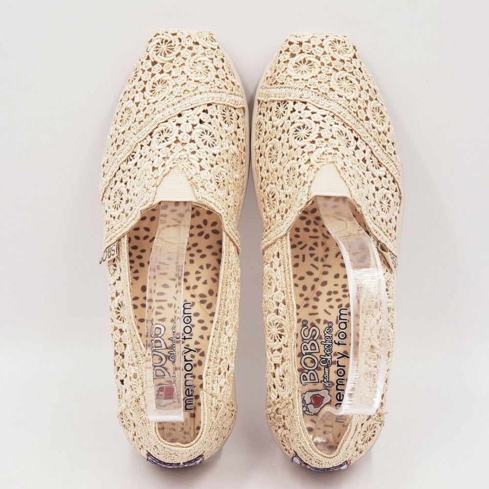 BOB’S Sketchers 10 Ivory Beige Eyelet Lace Soft Bed Slip on Shoes